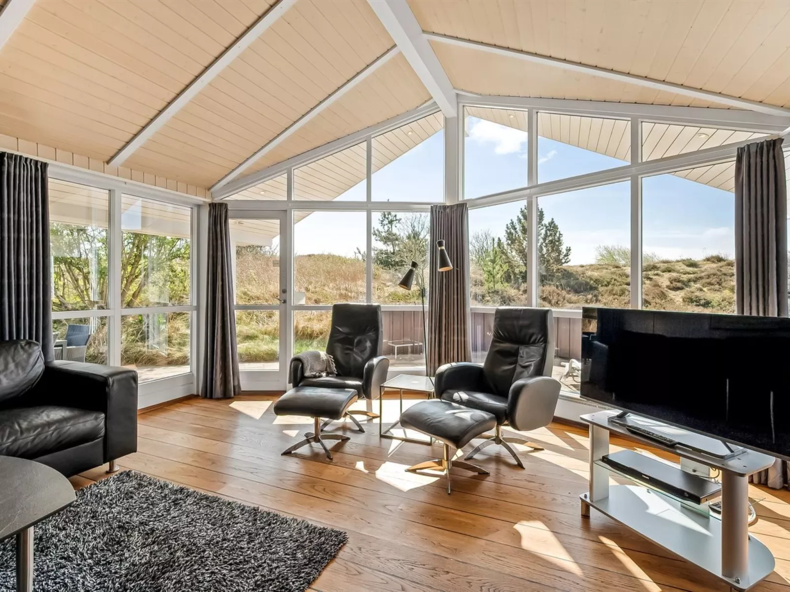 "Arine" - 700m to the fjord - Inside