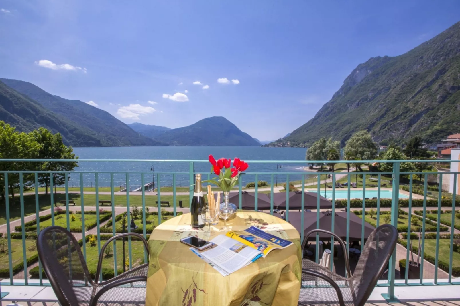 RESIDENCE PORTO LETIZIA - PALACE-1ROOM APT 4 PAX LAKE VIEW DELUXE 8206 - P1LD4 - Terrasse/Balkon