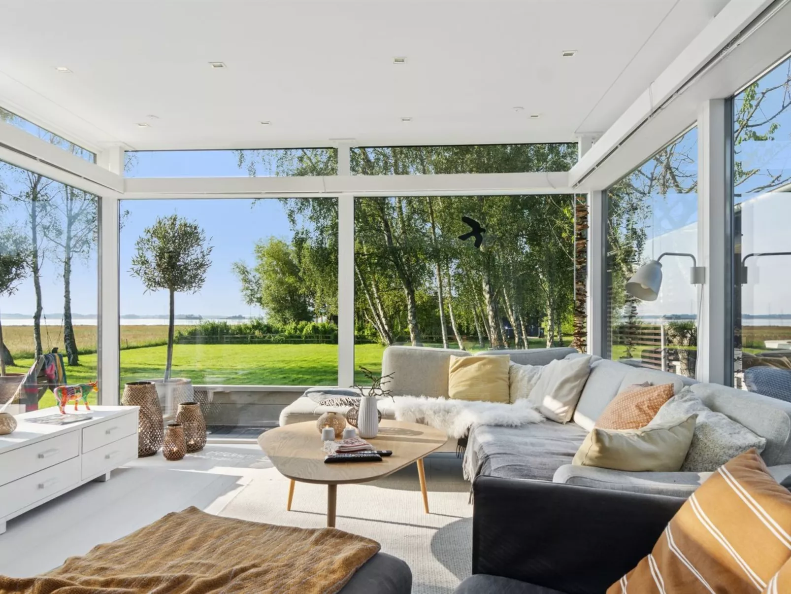 "Jo" - 175m to the fjord-Drinnen