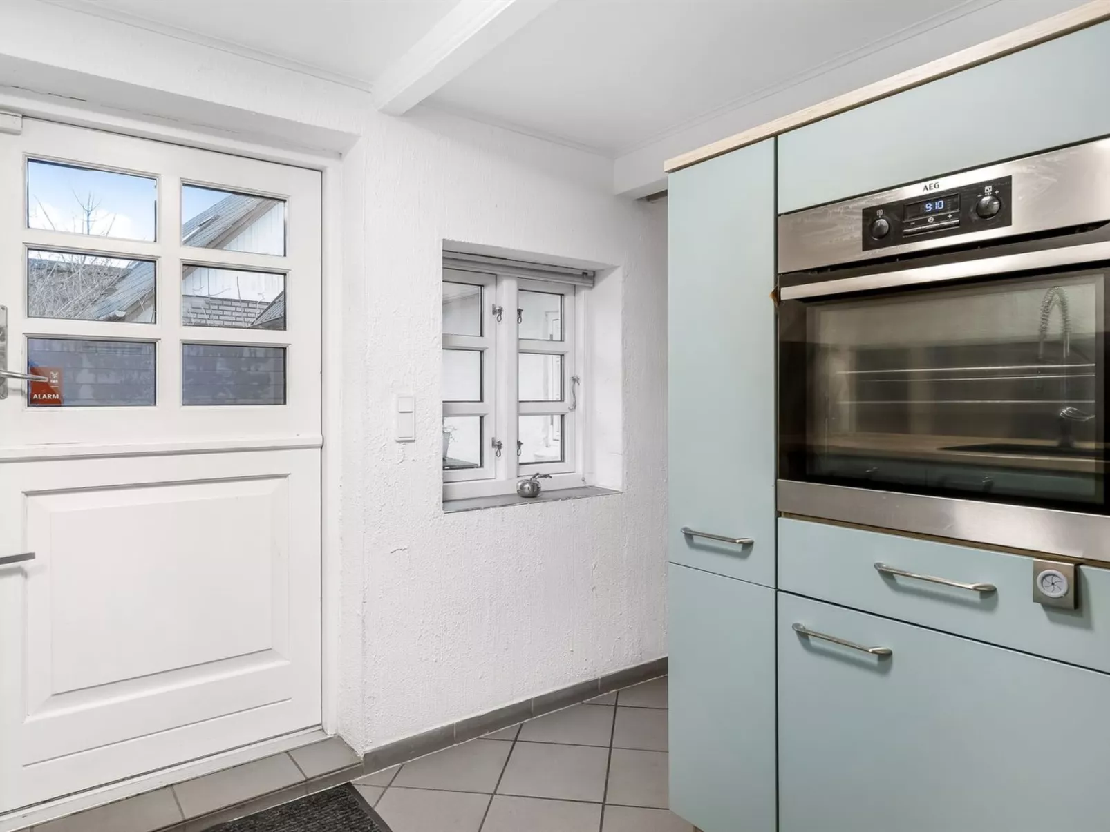 "Yorik" - 1.6km from the sea-Inside