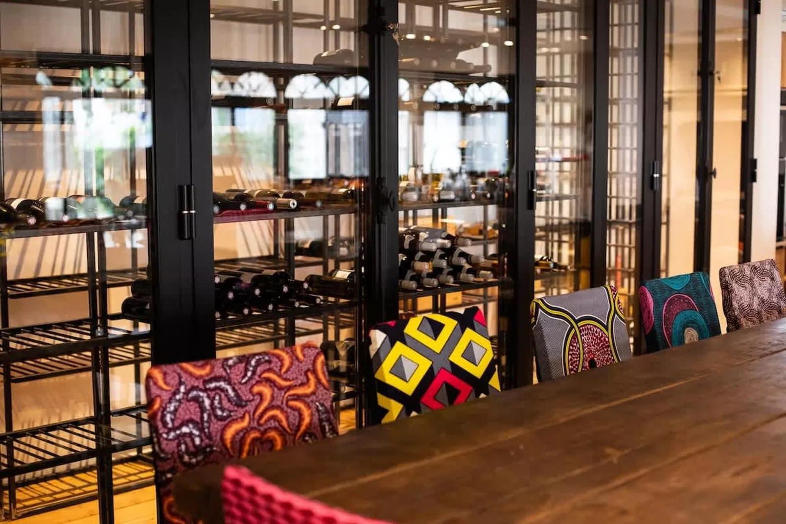 Charmant Mas Provençal avec piscine et jacuzzis-Dining room