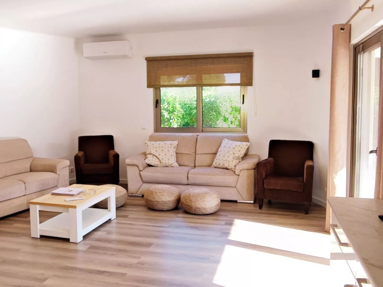 Villa mit 6 Schlafzimmern, Familie, Gruppen, Strand, Pool, Garten - Image-tags.info