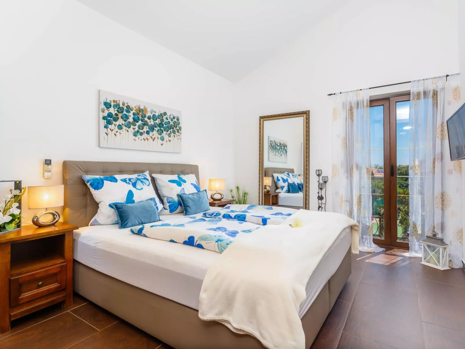 Villa Kamenica  im mediterranen Stil mit Innen- und Außenpool - Image-tags.info