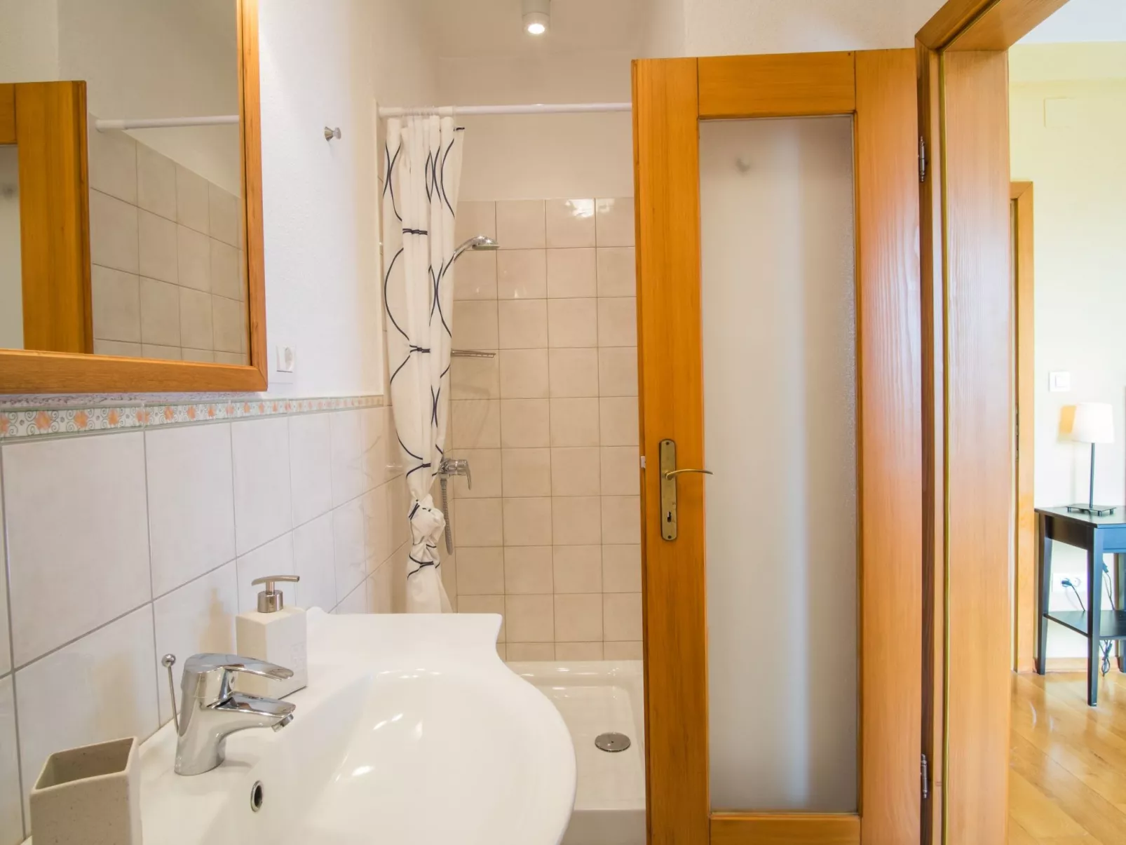 Villa mit Pool, Olivengarten und Meerblick-Image-tags.info