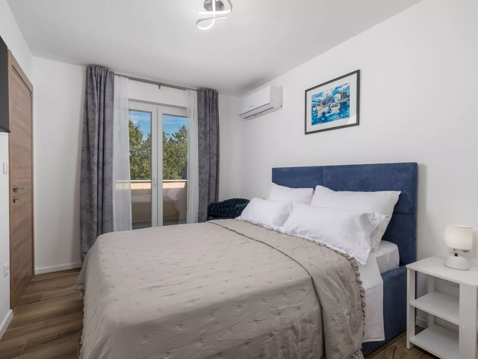 Romantische Villa mit Pool, umgeben von Natur - Image-tags.info