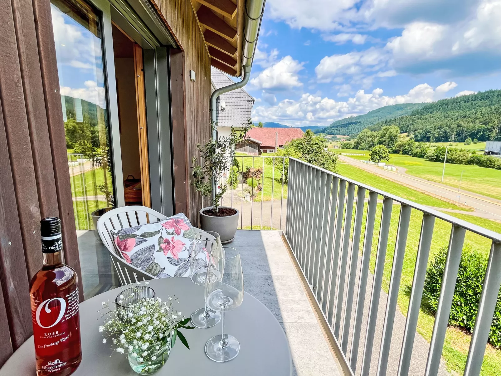 Kinast (HFT201)-Outside