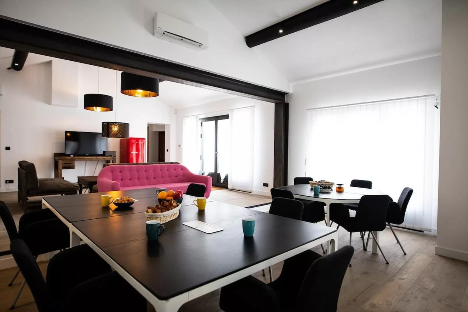 Charmant Mas Provençal avec piscine et jacuzzis-Dining room