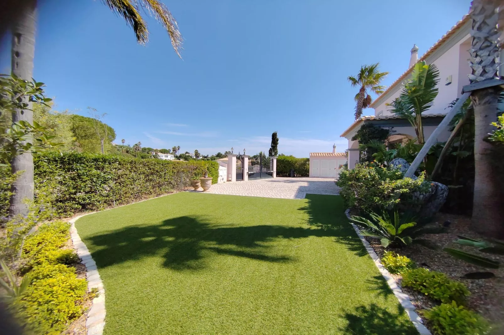 Surga - Jardins en été