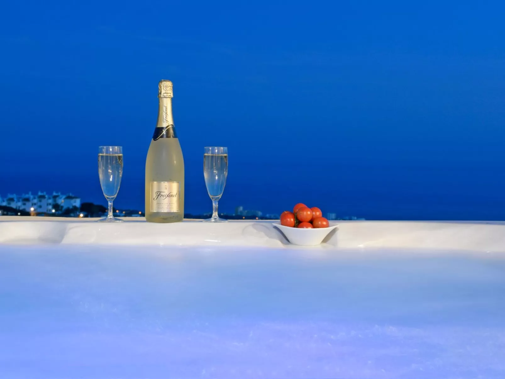 Penthouse, Jacuzzi, Meerblick, BBQ,wifi, AC - Dehors