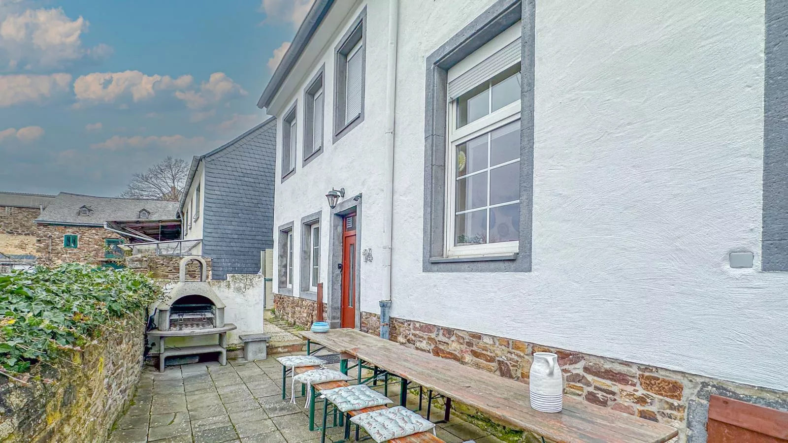 Münstermaifeld - Exterior in summer