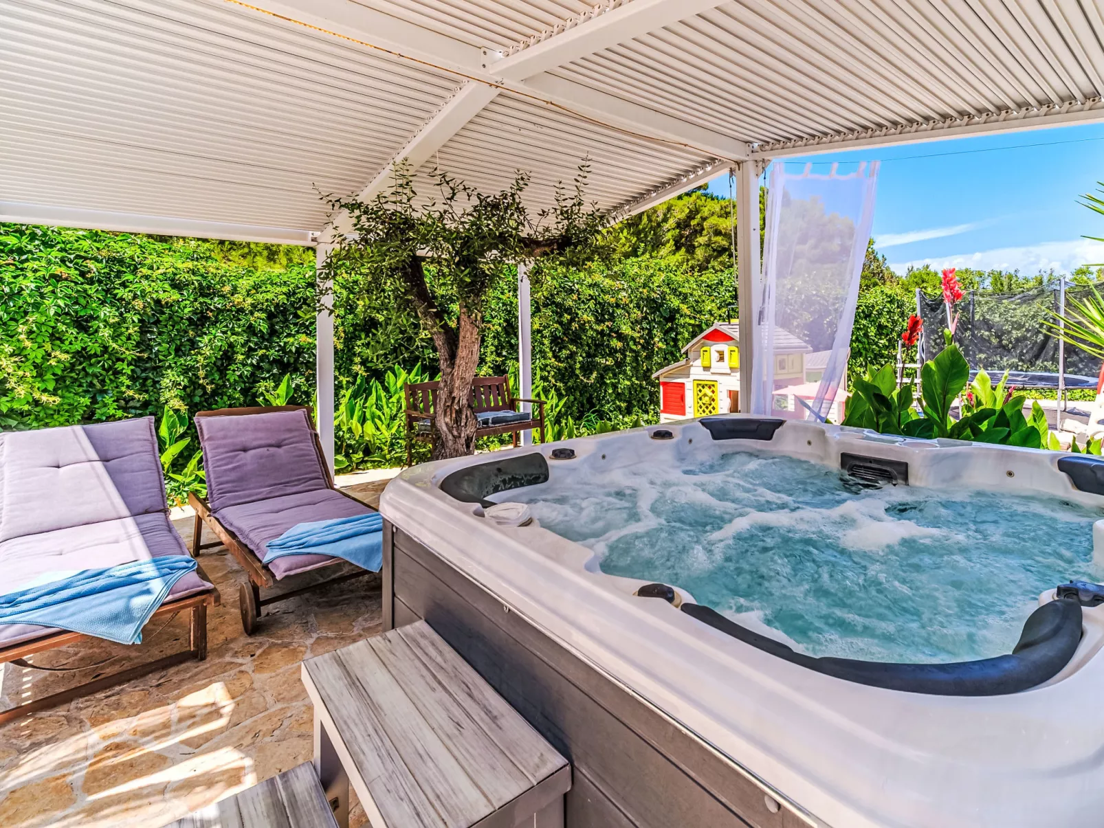 Villa Mutnik-Draußen