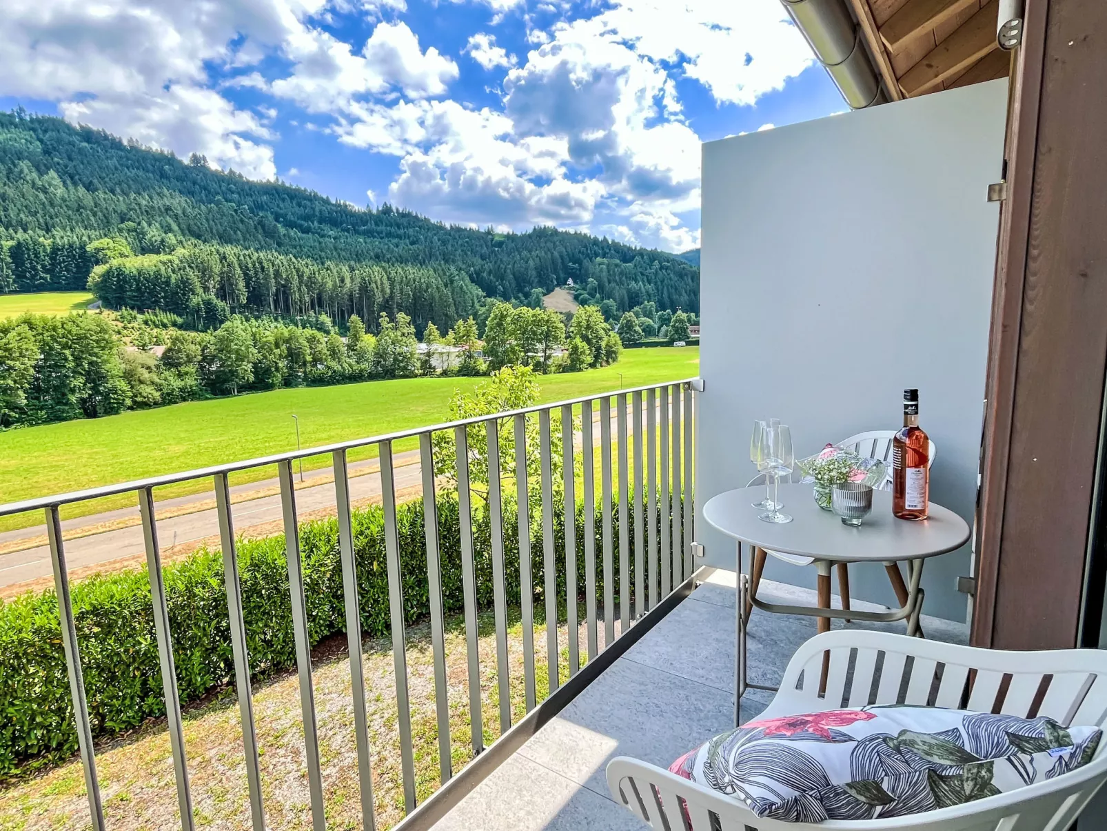 Kinast (HFT201)-Outside