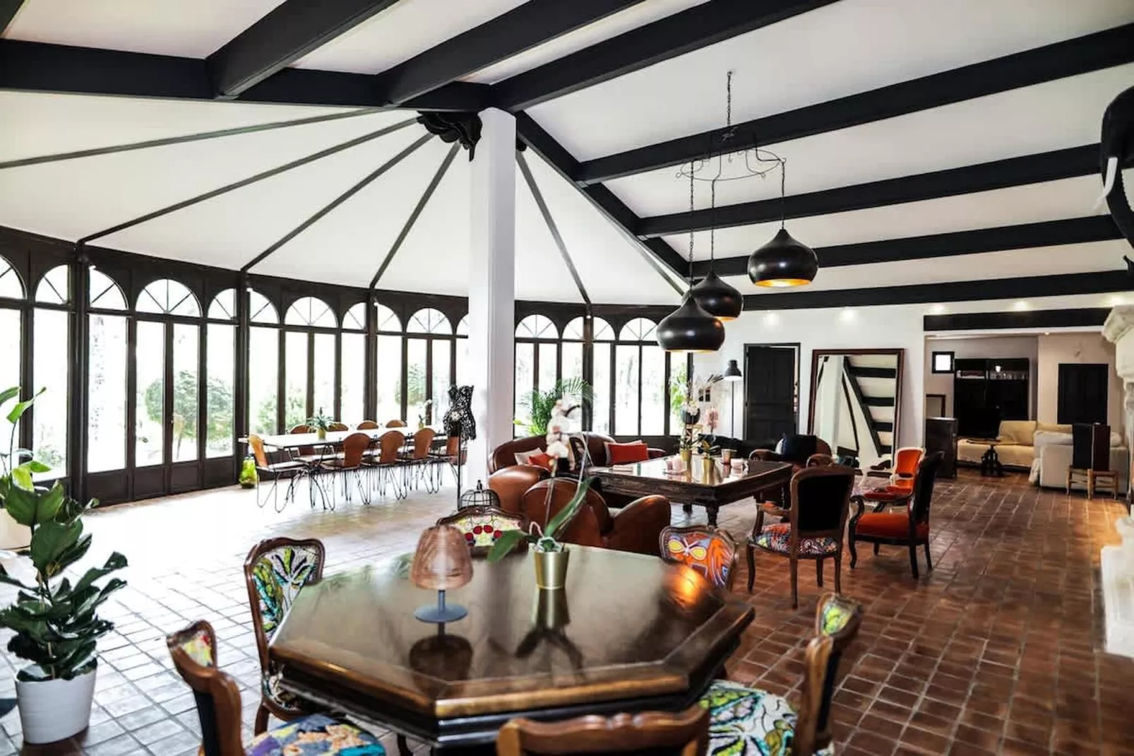 Charmant Mas Provençal avec piscine et jacuzzis-Dining room