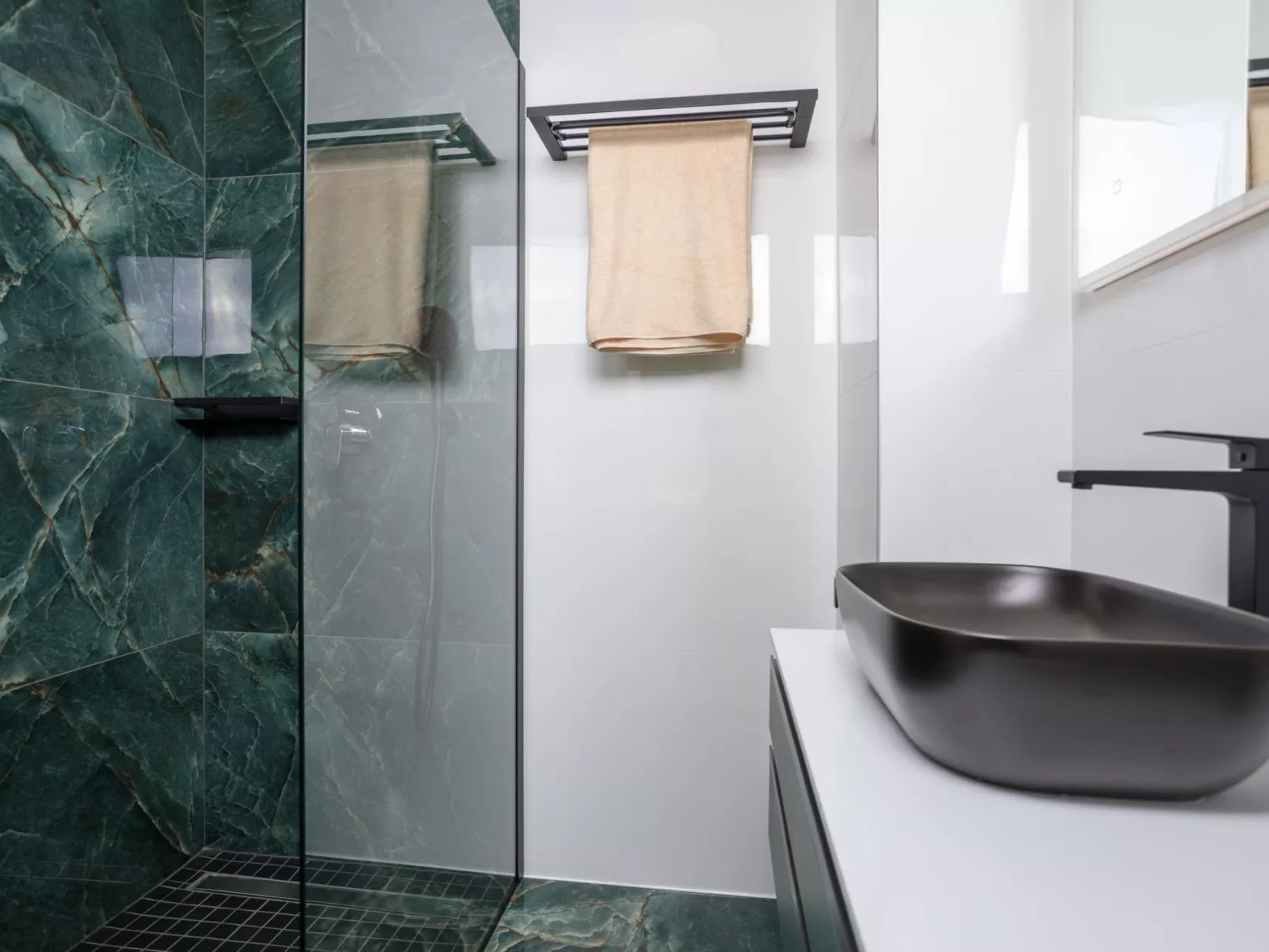 Neue moderne Villa mit Pool in der Nähe von dem - Image-tags.info