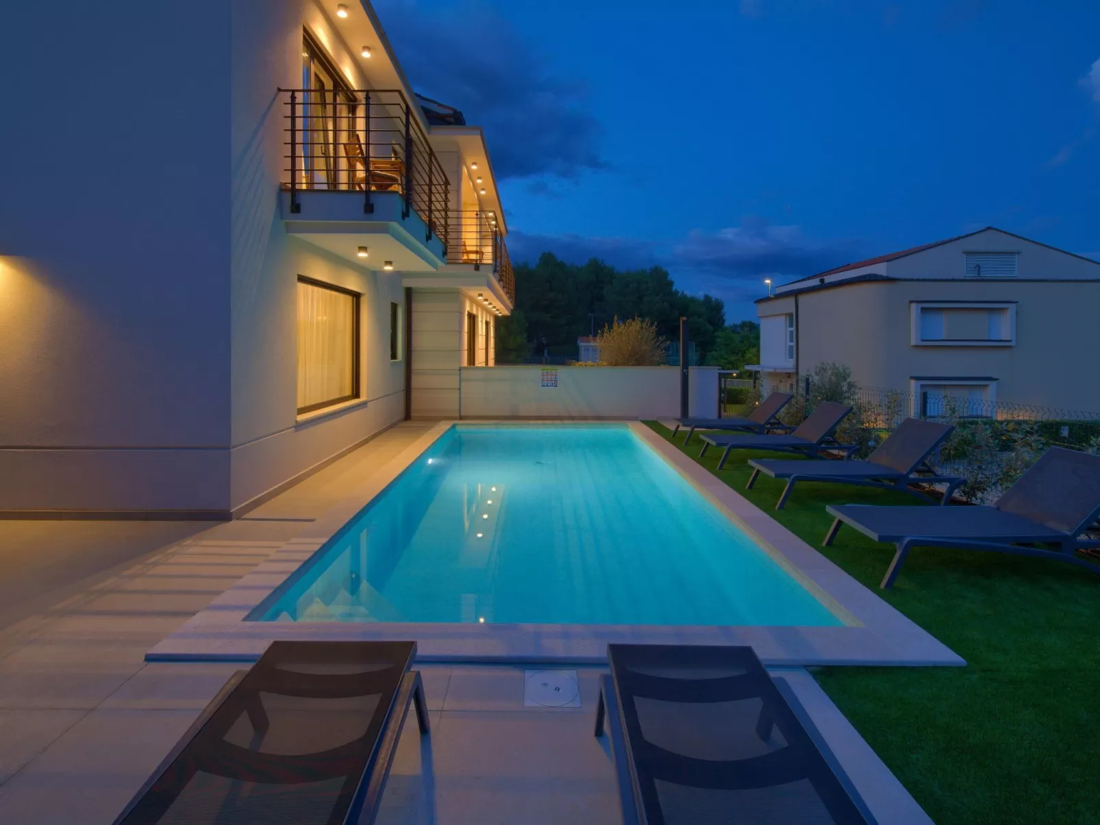 "Lana" mit Schwimmbad - Image-tags.info