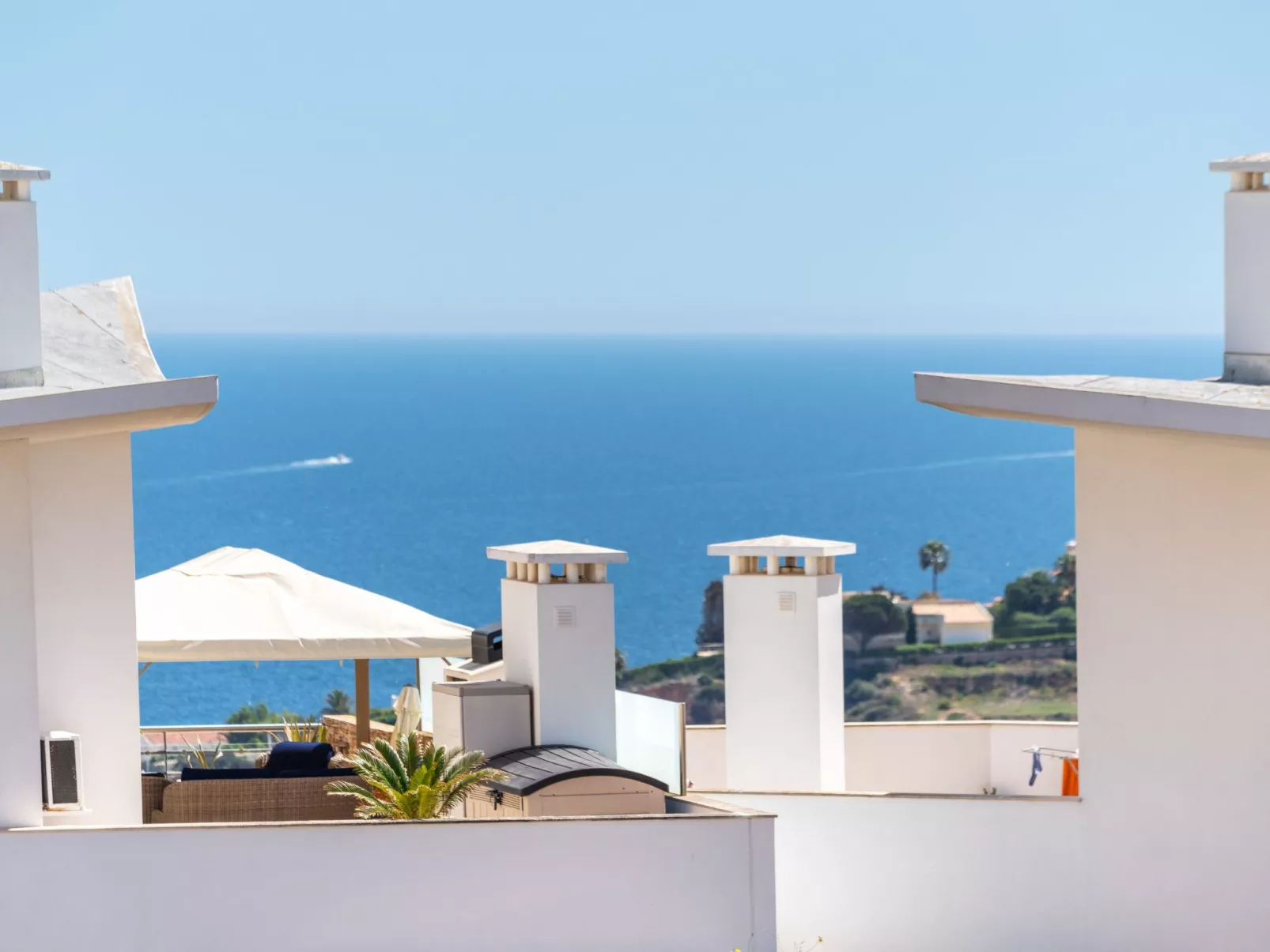 "Elena 1" mit Blick auf das Wasser - Image-tags.info