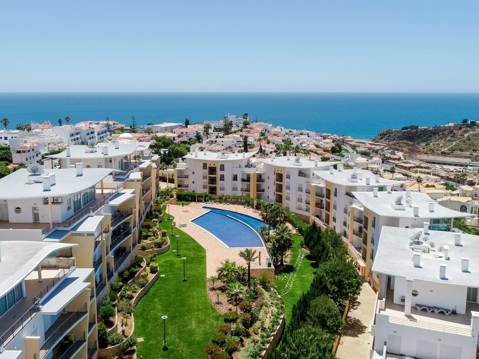 "Elena 2" mit Blick auf das Wasser - Image-tags.info