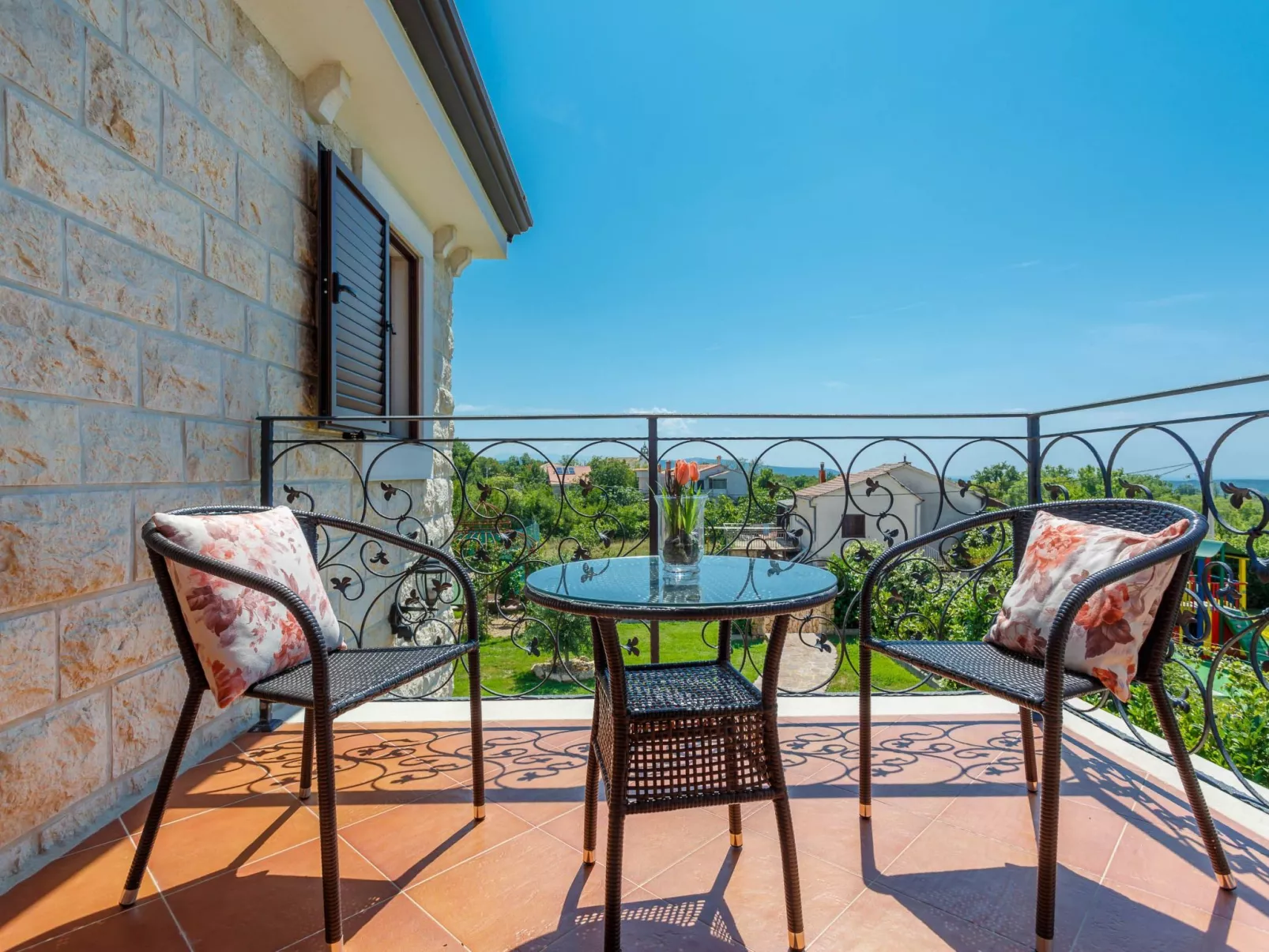 Villa Kamenica  im mediterranen Stil mit Innen- und Außenpool - Image-tags.info