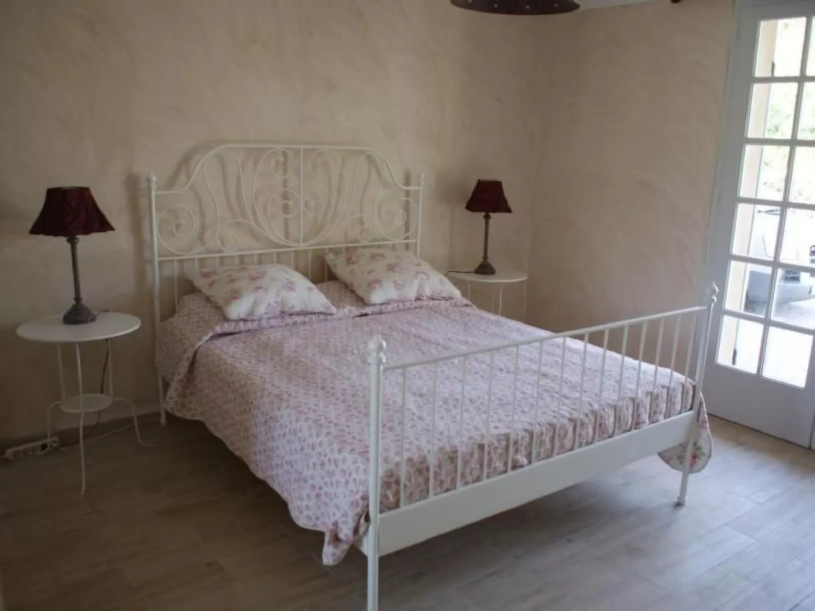 Schöne provenzalische Villa Les Carlets mit Pool - Image-tags.info