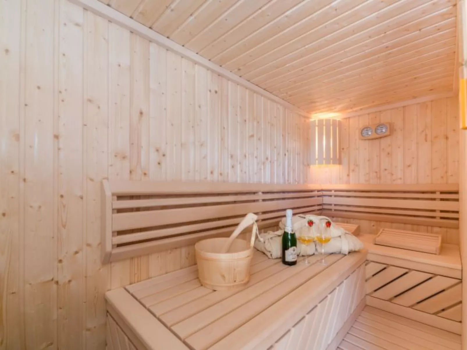 Villa mit beheiztem Pool, schöne Aussicht, Strandnähe - Image-tags.info