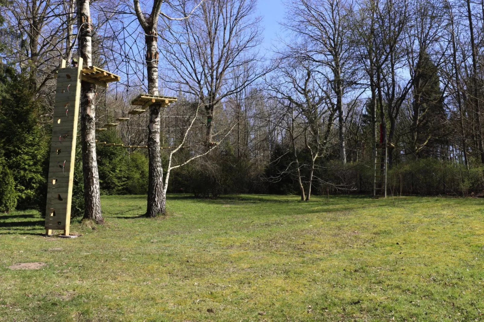 Dom wakacyjny w Sasinie dla max 10 osób-Jardins en été