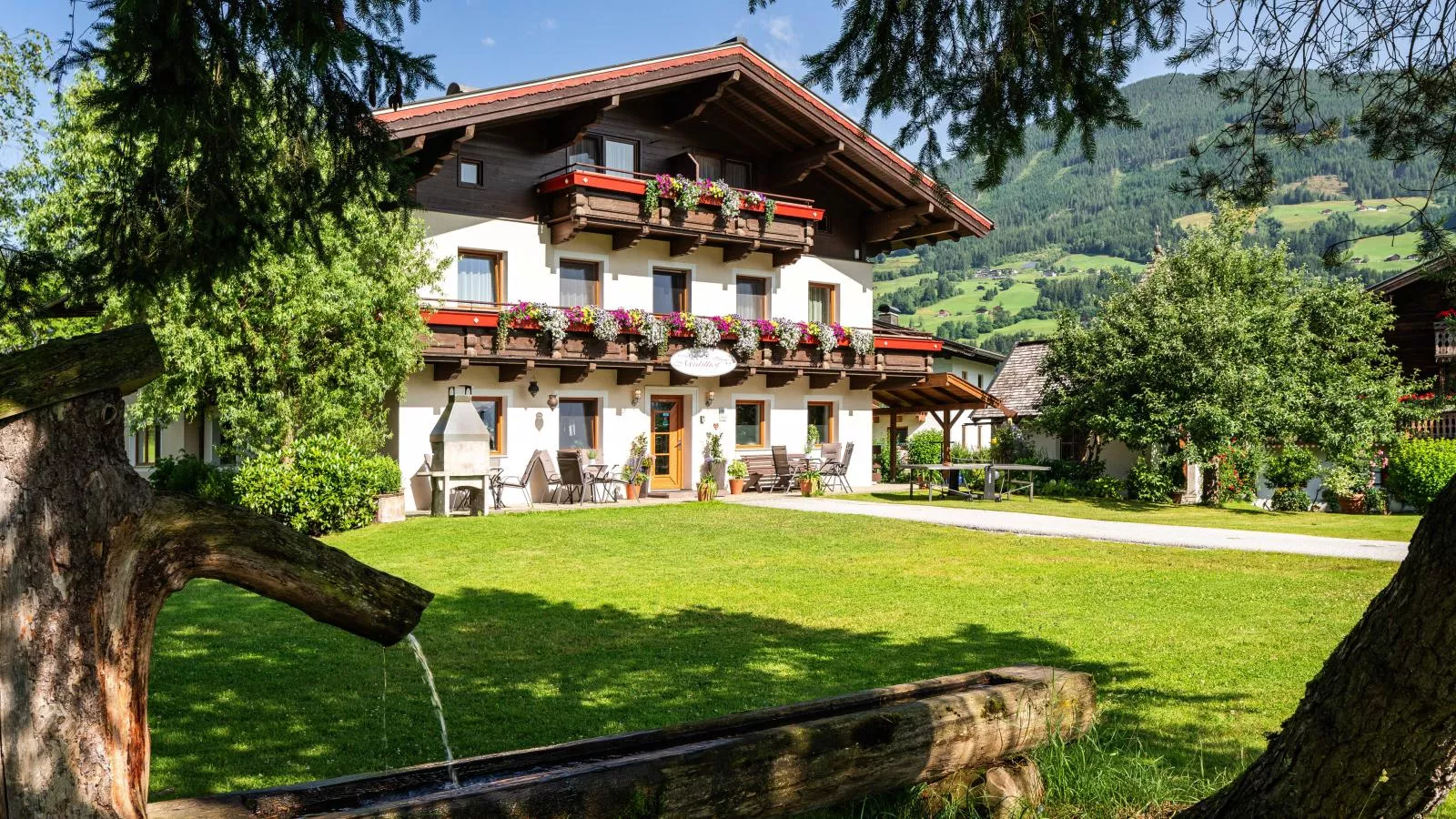 Mühlhof-Exterior in summer