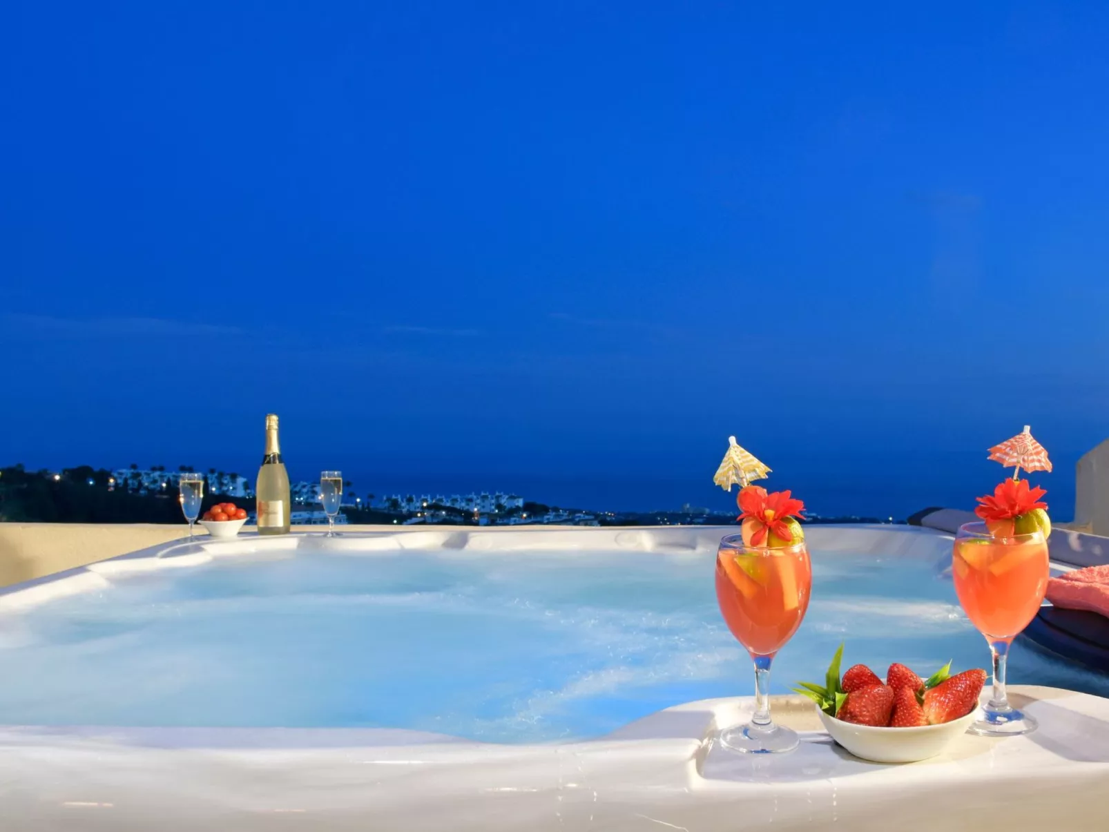 Penthouse, Jacuzzi, Meerblick, BBQ,wifi, AC - Dehors