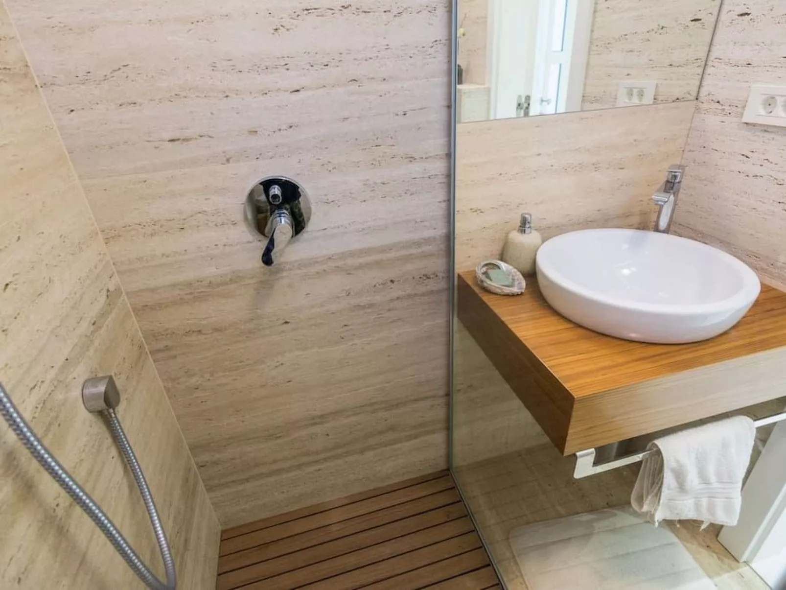 Luxuriöse Villa White Rose mit Pool in der Nähe von Zrče Beach - Image-tags.info