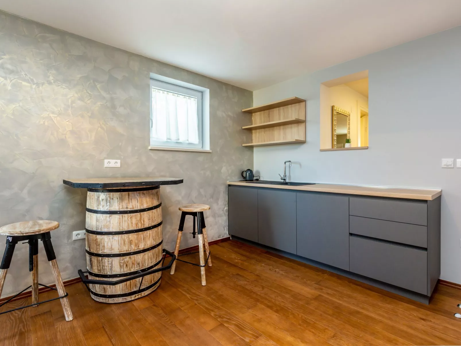 Schöne Villa in einer ruhigen Umgebung mit Pool - Image-tags.info