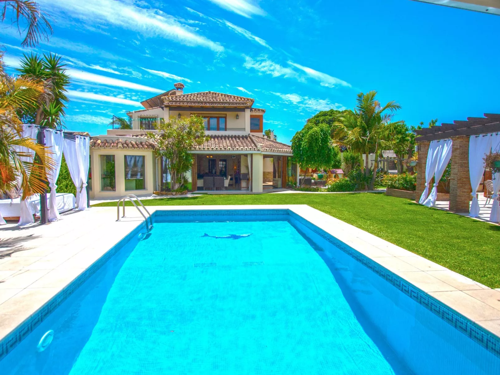 In der Nähe des Strandes, beheiztes Schwimmbad, Spielraum, Spielzimmer, etc - Draußen