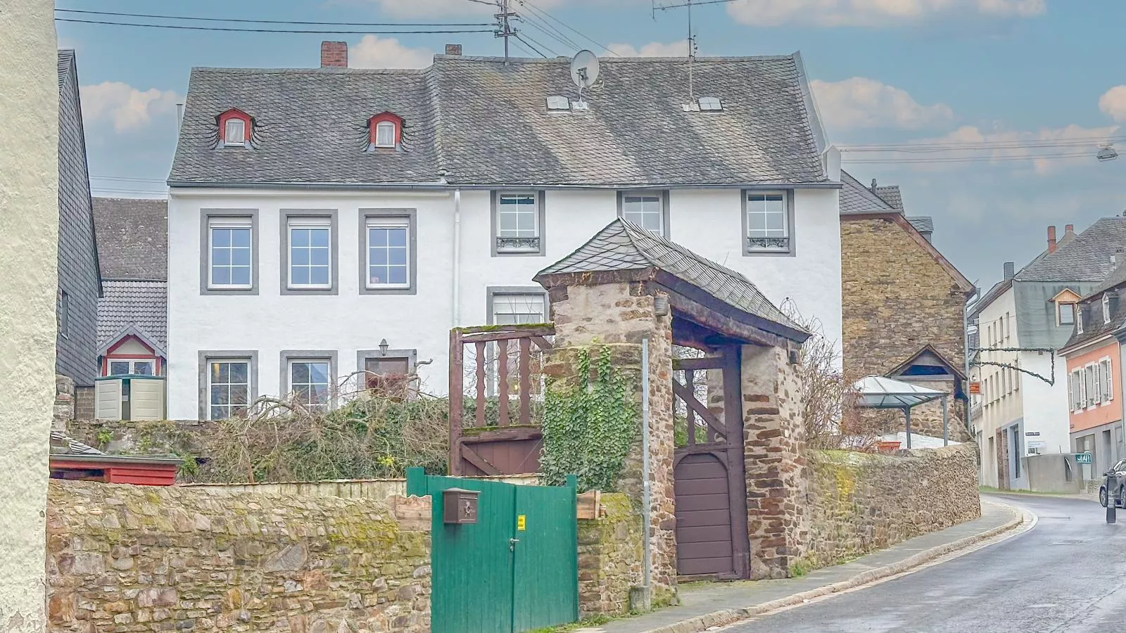 Münstermaifeld - Exterior in summer