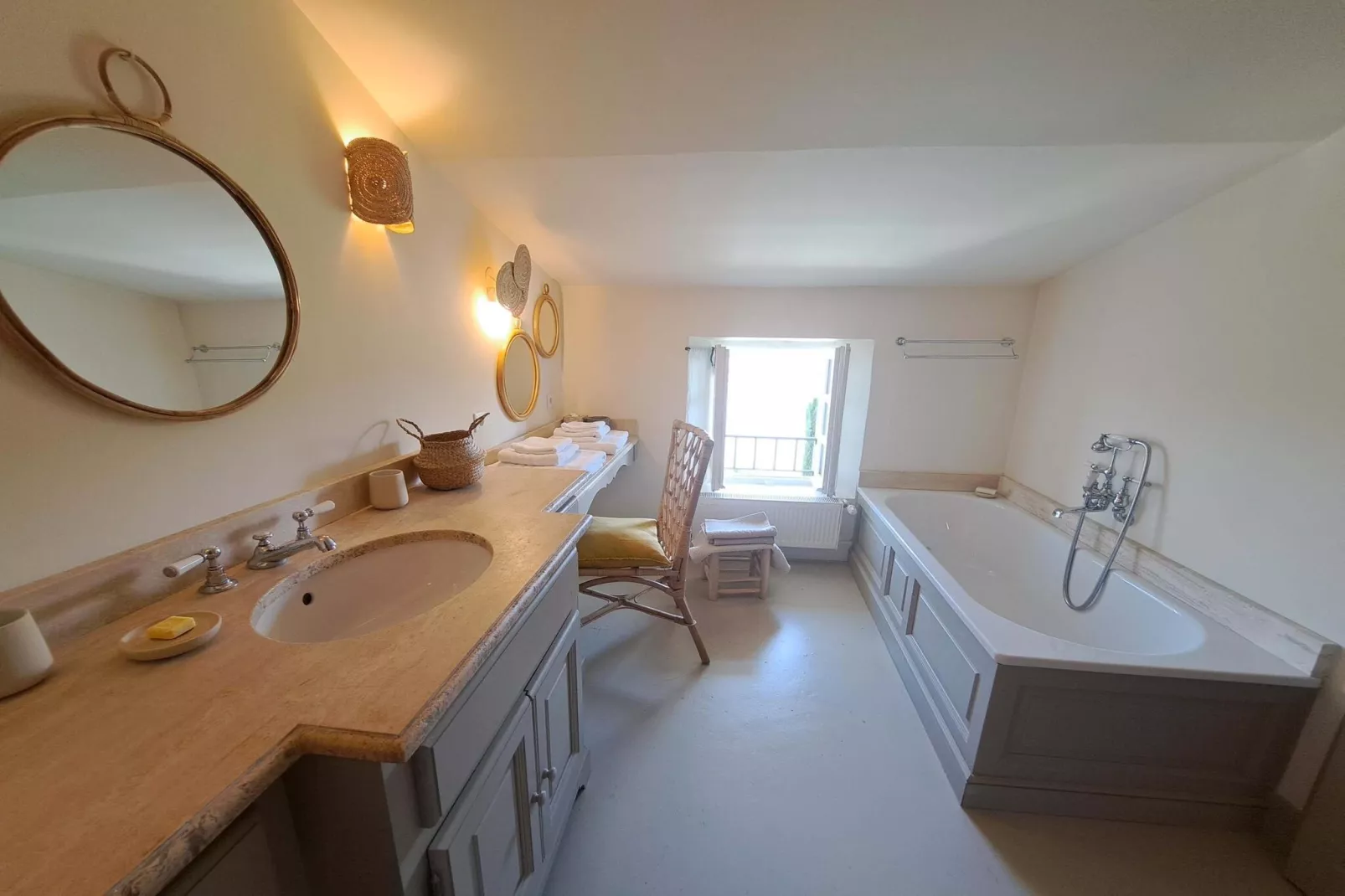 Mas Maillane demeure du XVIIIe entièrement rénové-Bathroom