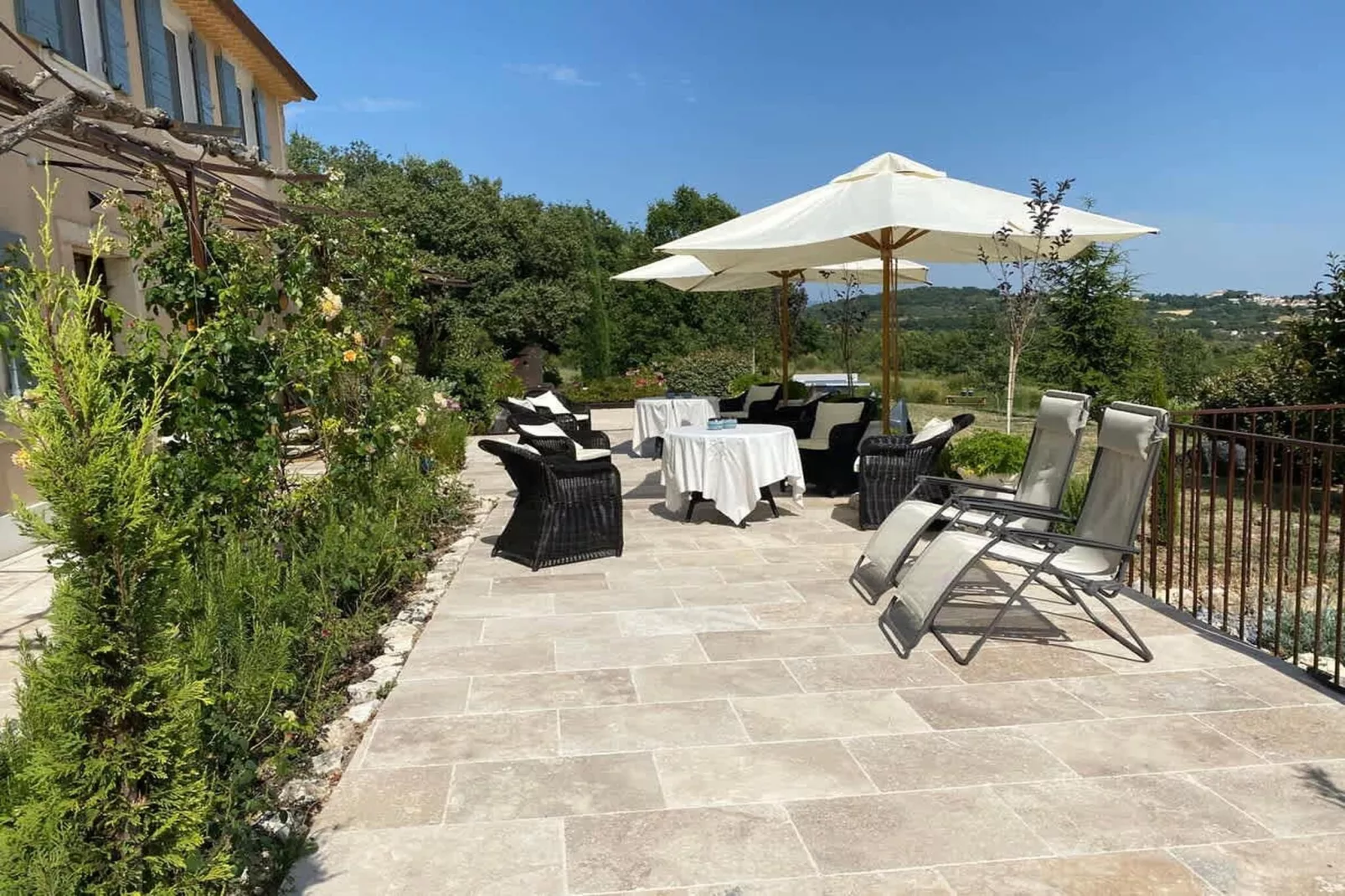 Villa provencale à Murs coeur du Luberon-Terrace balcony