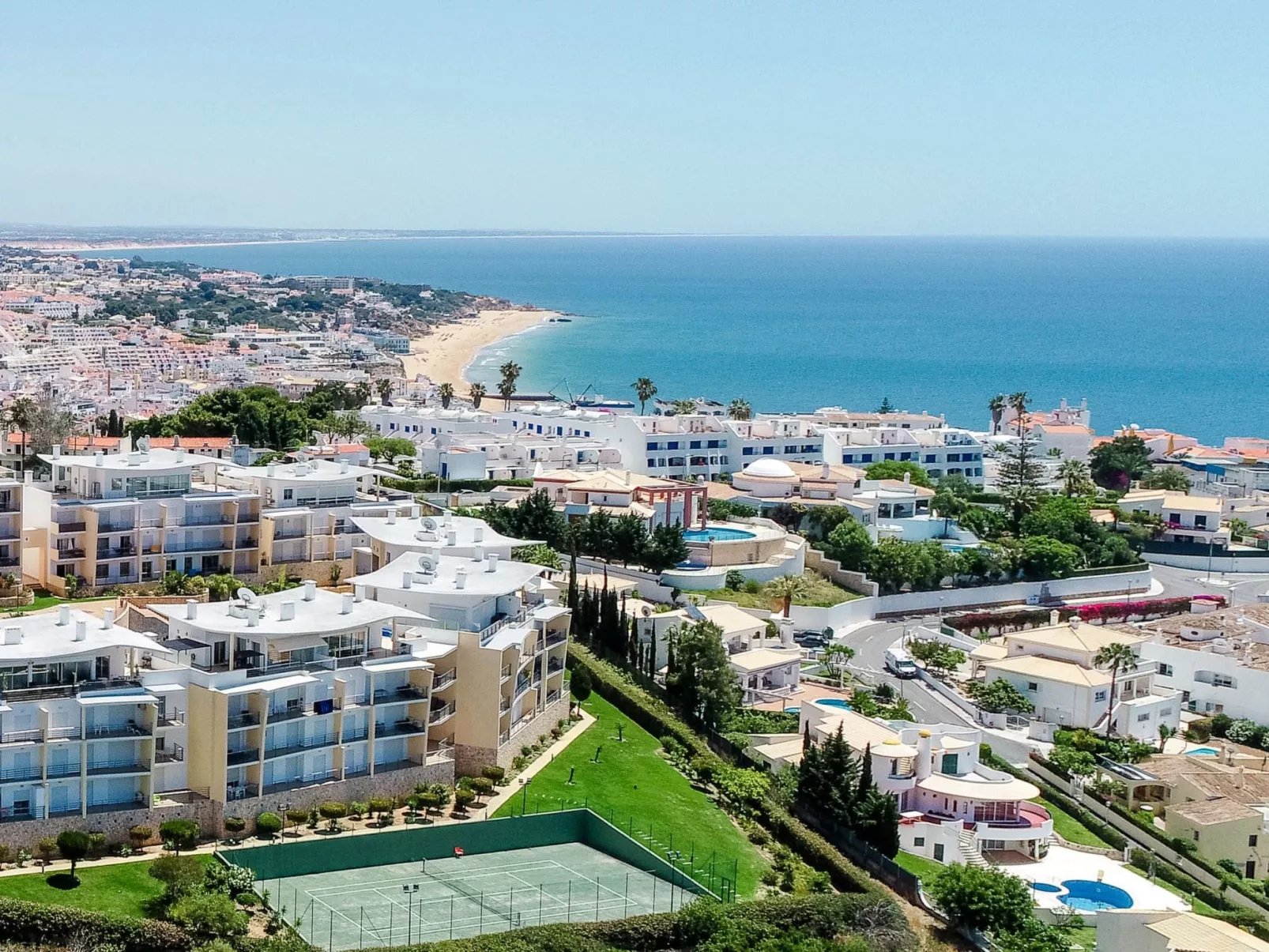 "Elena 2" mit Blick auf das Wasser - Image-tags.info