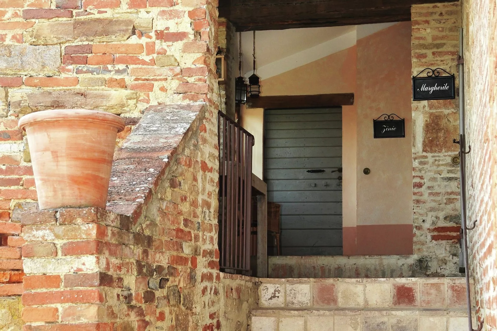Zinie-Exterior summer