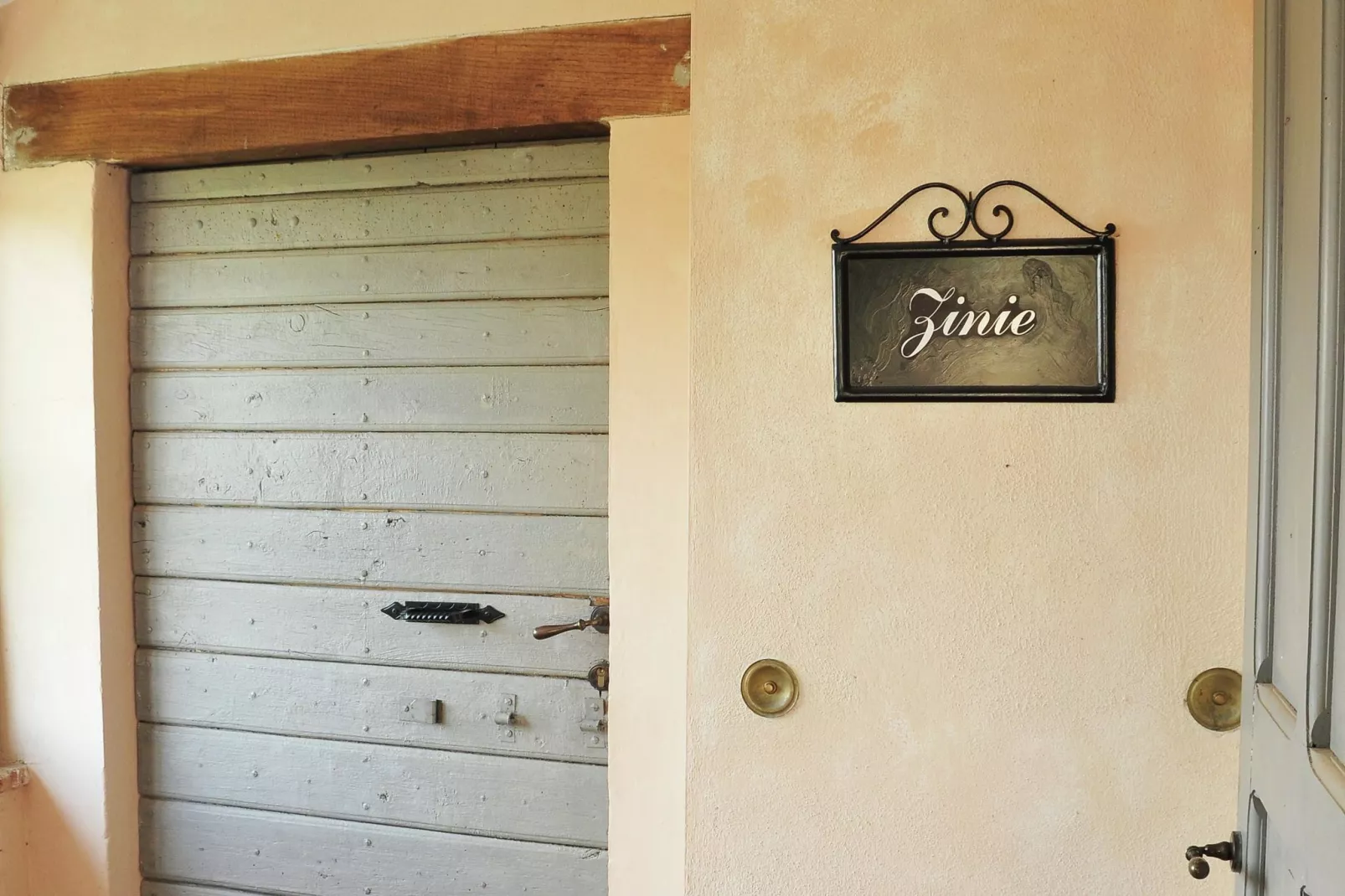 Zinie-Exterior summer