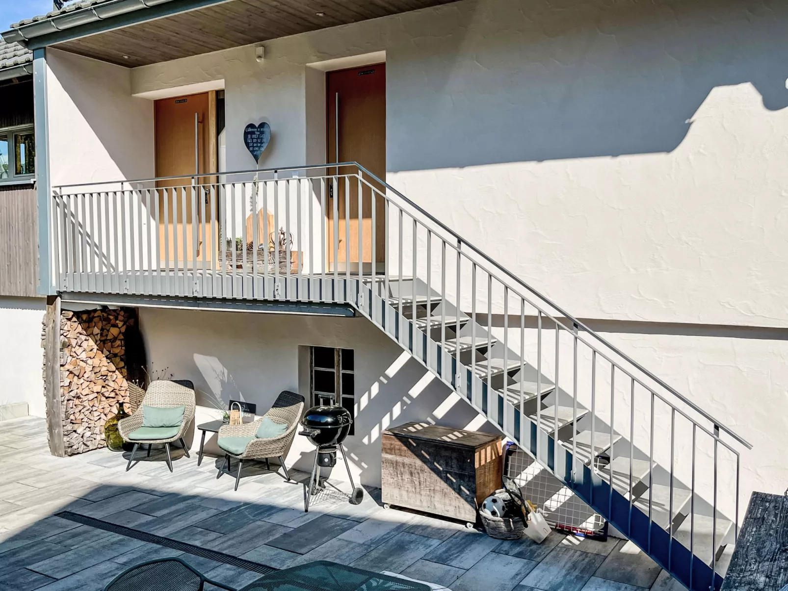 Kinast (HFT201)-Outside