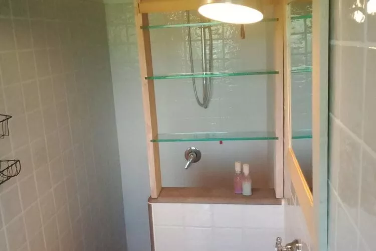 Zinie-Bathroom