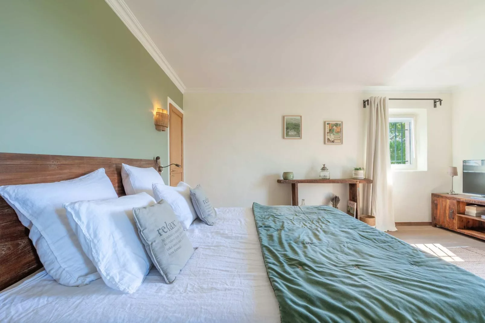 Le Mas Elaïa  votre havre familial avec piscine privée-Chambre