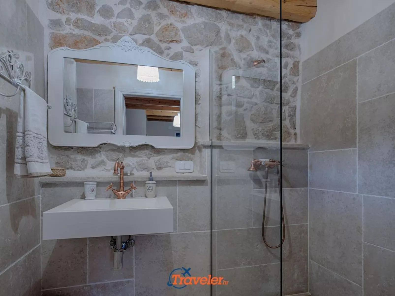 Schöne Steinvilla mit beheiztem Pool und Sauna - Image-tags.info