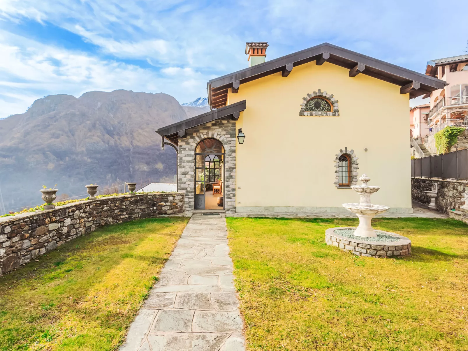 Casa Muschialli-Outside