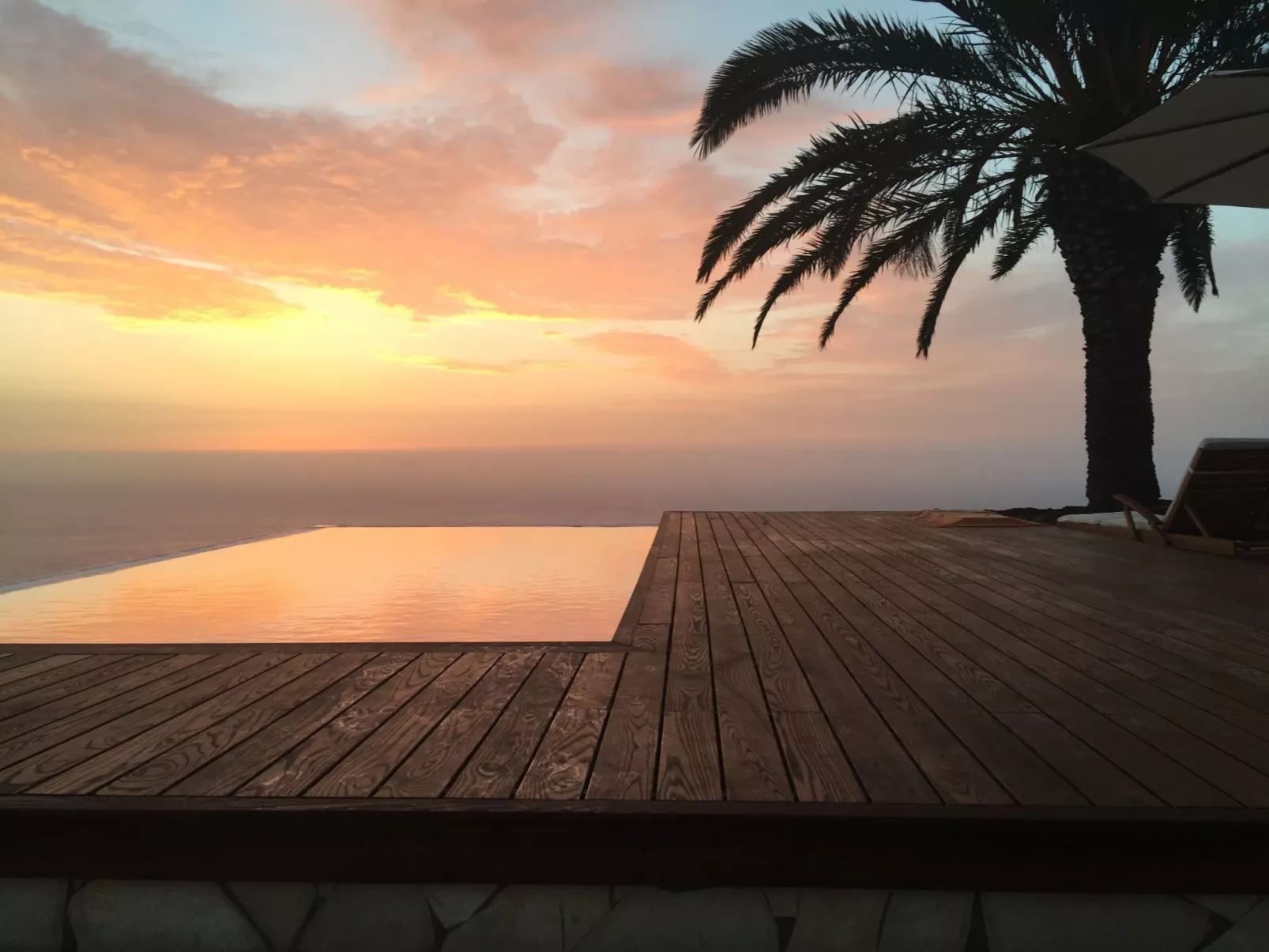 Romantische Ferienvilla mit Infinity-Pool und Panoramameerblick - Image-tags.info