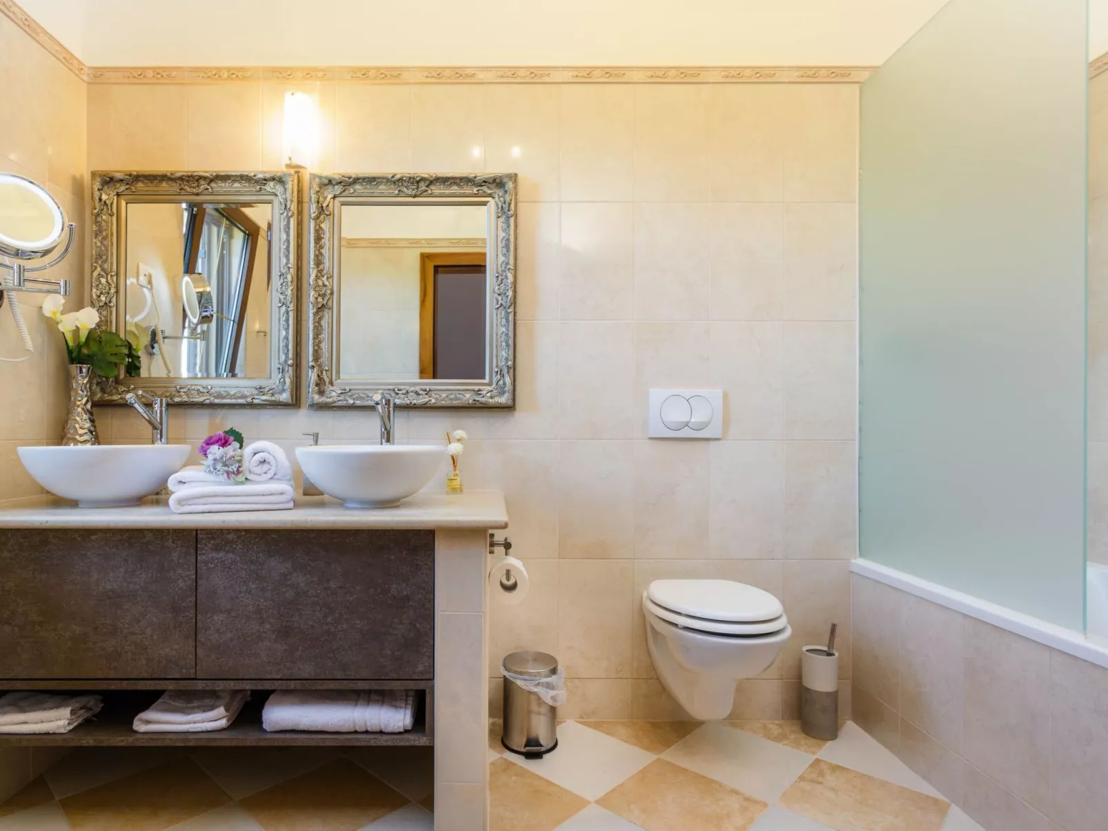 Villa Kamenica  im mediterranen Stil mit Innen- und Außenpool - Image-tags.info