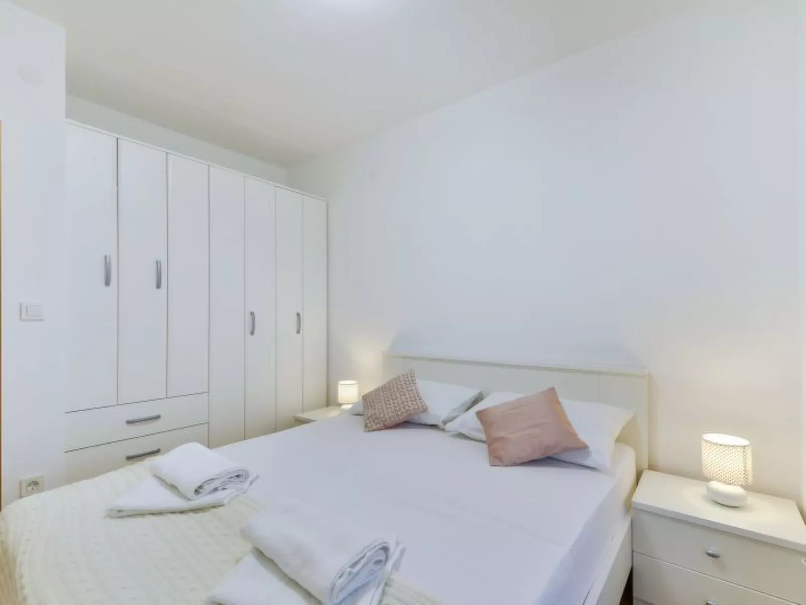 Vila Megy -  ID 2209 - Image-tags.info