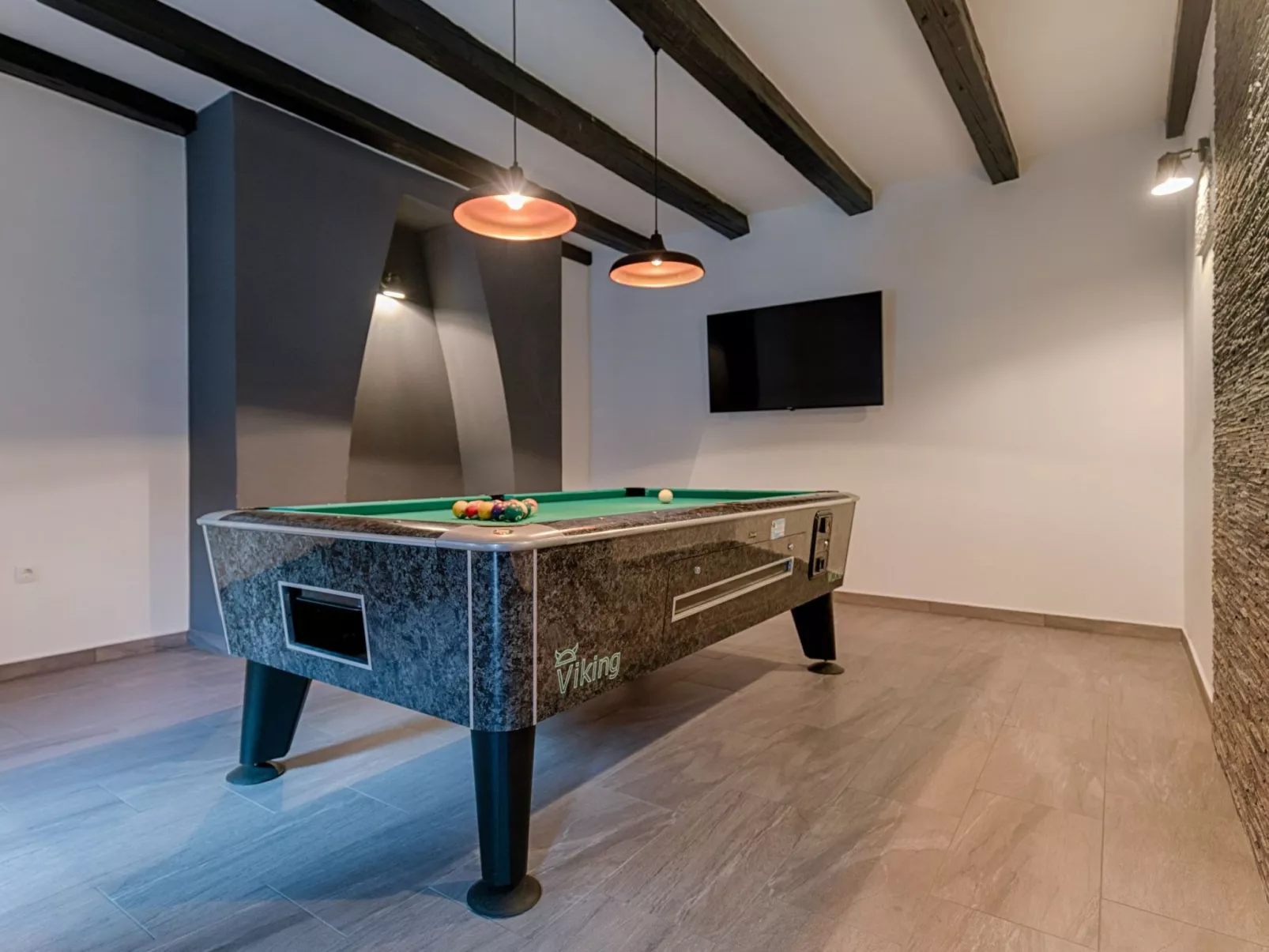 Luxuriöse Villa mit Pool, großem mediterranen Garten und Kinderspielplatz. - Image-tags.info