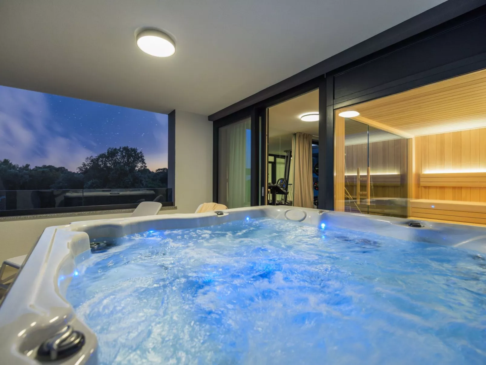 Luxusvilla mit beheiztem Pool in Strandnähe - Image-tags.info