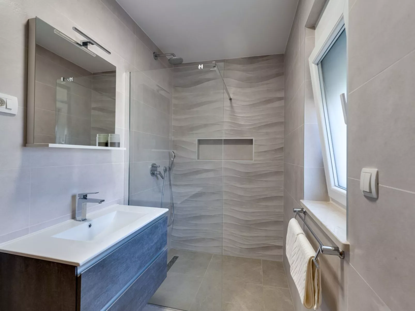 Schone Villa mit Pool, Meerblick, Strand - Image-tags.info