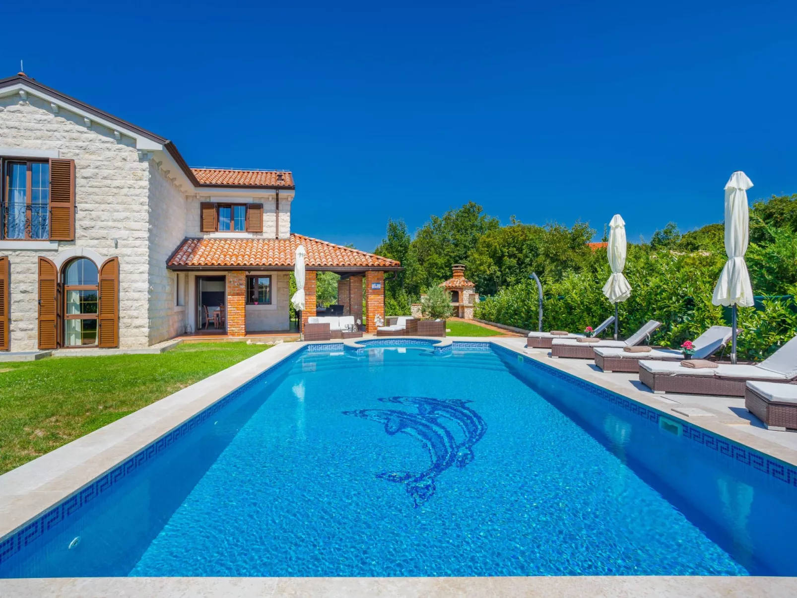 Villa Kamenica  im mediterranen Stil mit Innen- und Außenpool - Image-tags.info
