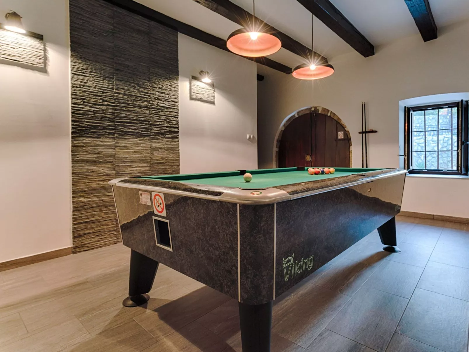 Luxuriöse Villa mit Pool, großem mediterranen Garten und Kinderspielplatz. - Image-tags.info