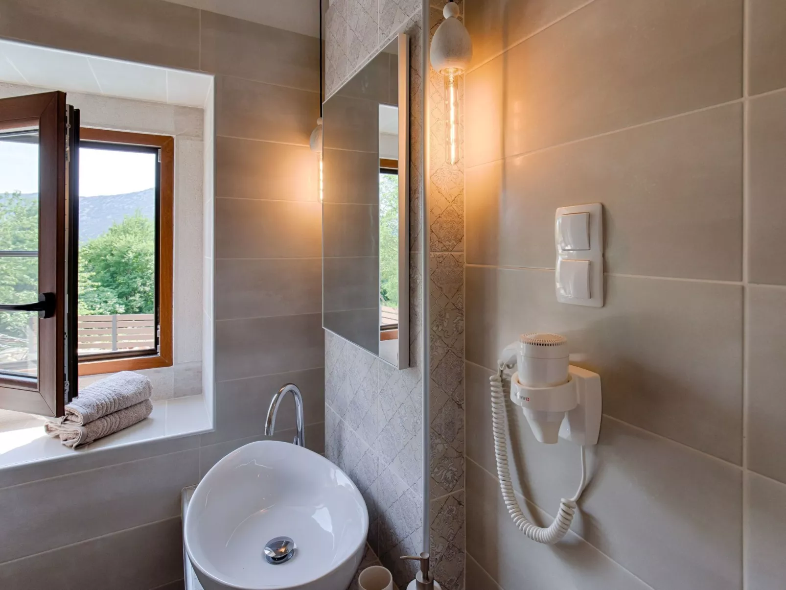 Luxuriöse Steinvilla "Mariva Tribalj" mit Pool - Image-tags.info